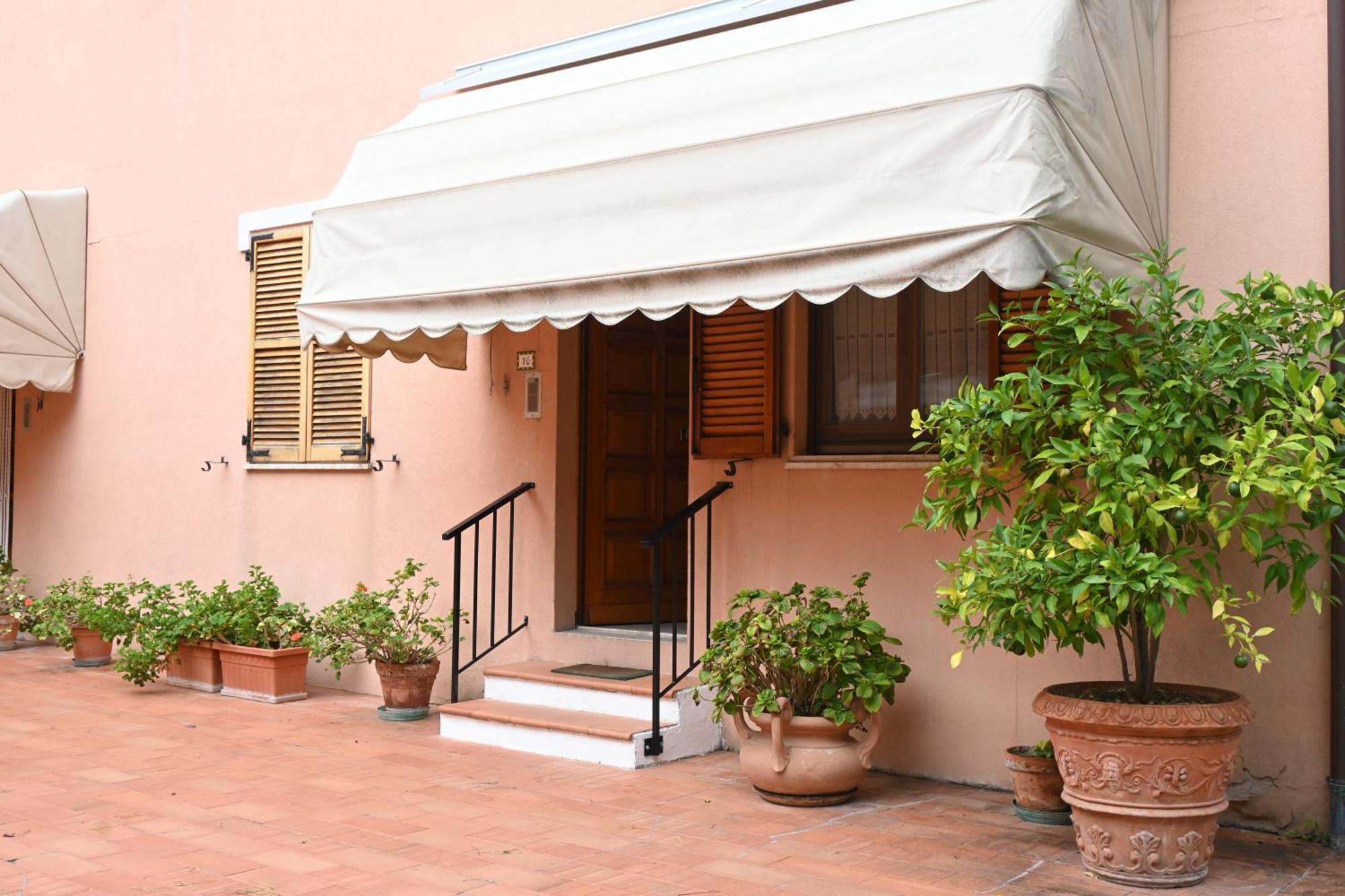 N080 - Numana, Bilocale Con Terrazzo In Centro Sirolo Exterior foto