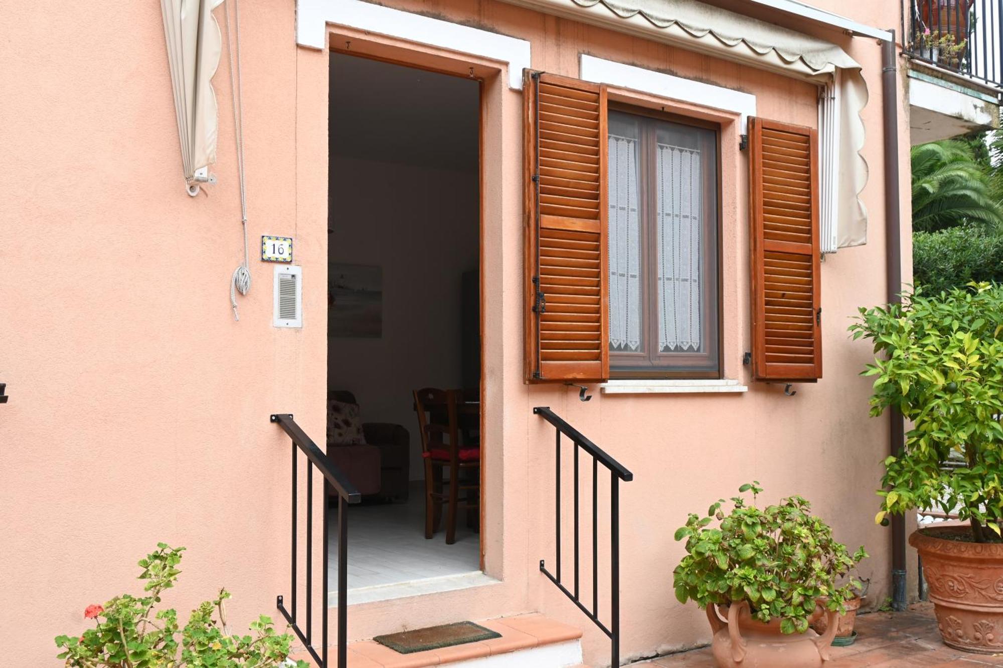 N080 - Numana, Bilocale Con Terrazzo In Centro Sirolo Exterior foto